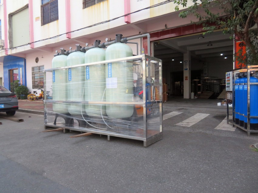 陽(yáng)陰床離子交換/離子交換水處理設(shè)備/東莞工業(yè)離子交換設(shè)備